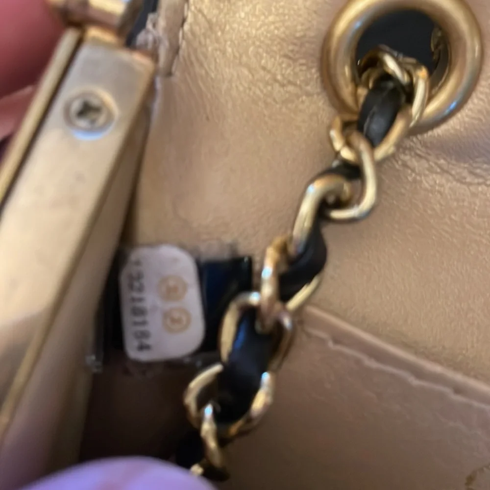 Chanel lamb kiss lock crossbody or bag Italy so soft like butter hard to find - Picture 7 of 10